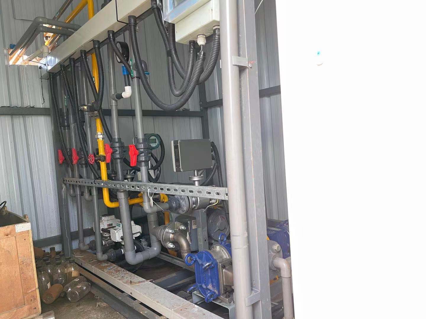 羅德凸輪泵應(yīng)用于芬頓膜處理，體現(xiàn)出強(qiáng)自吸正反轉(zhuǎn)的優(yōu)勢(shì)。